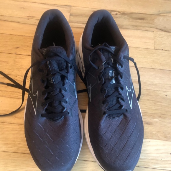 Men’s 13 Mizuno Running Shoe- Wave Inspire 18 - Picture 3 of 3